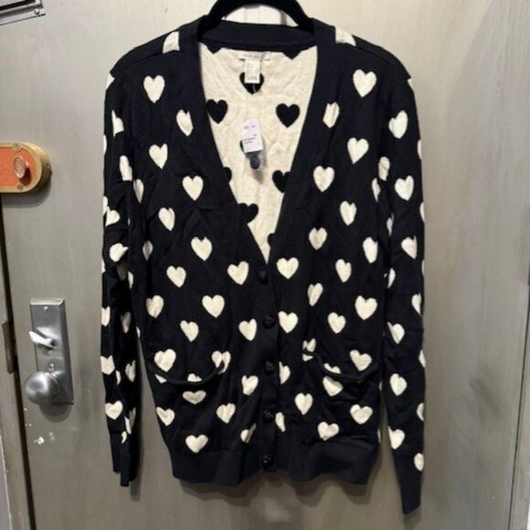 Retro Black & White heart V-neck cardigan sweater - Picture 4 of 16